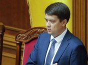 Разумков вважає, що депутати повинні виступати в Раді українською