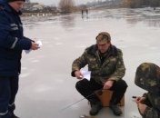 В Донецкой области под лед провалились двое рыбаков, один погиб