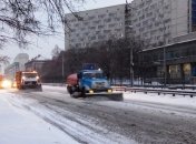 На улицы Киева вывели 450 единиц снегоуборочной техники