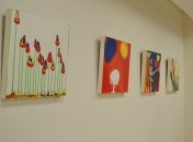 В Киеве проходит выставка картин особенных деток «Белая радуга» (ФОТО)