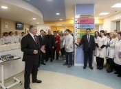 Порошенко: Развитие медицины остается в приоритете нашей политики