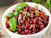 Салат получается очень вкусным и сытным