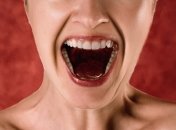 "По помытому прошли?" На Волыни женщина у себя дома отдубасила трех офицеров полиции