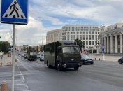 "Войска пошли на Минск": в столицу Беларуси стягивают силовиков и спецтехнику для разгона демонстраций (Видео)