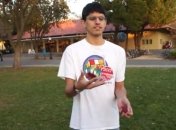 Студент собрал кубик Рубика в время жонглирования