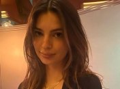 "Была беременна и не знала об этом": Эмили Ратаковски показала откровенное фото с мужем