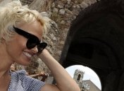 Памела Андерсон пишет стихи