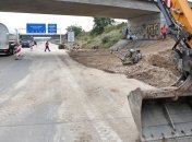 Гройсман потребовал от подрядчиков ускорить темпы ремонта украинских дорог