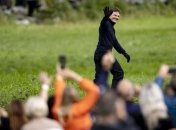 Разогнавшись спрыгнул со скалы: Том Круз проделал самый опасный трюк в своей жизни (Видео)