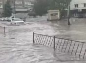 Симферополь продолжает заливать: за день выпала месячная норма осадков, и это не конец (видео)