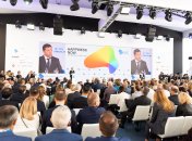 Владимир Зеленский выступает на форуме YES