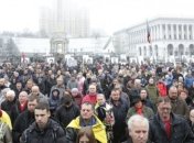 На Майдане Незалежности в Киеве проходит вече