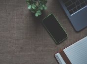 Звичка класти телефон екраном нагору може нашкодити гаджету