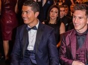 Как обладатель "Золотого мяча" Роналду к Месси приставал