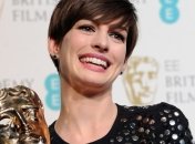 На картину с участием Энн Хэтэуэй подали в суд