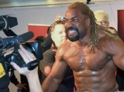 Шеннон Бриггс в первом раунде нокаутировал ветерана бокса (Видео)