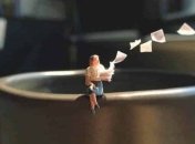 Офисная жизнь в фотоминиатюрах Деррика Лин (Фото)