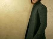 Уникальный плащ с модемом и зарядкой для смартфона