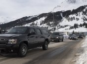Автомобиль из кортежа Трампа наехал на полицейского в Давосе 