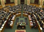 Венгерская оппозиция призвала отменить пенсии выходцам из Украины и РФ