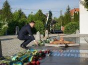 Зеленский возложил цветы к Вечному огню в Киеве (Фото)