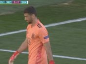 На Евро-2020 случился невероятно курьёзный автогол: "отличились" полузащитник и вратарь сборной Испании (видео)