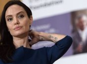 Анджелина Джоли снова жалуется на Брэда Питта