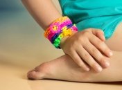 Как сплести «цветочные» браслеты Rainbow loom на карандашах. Видео уроки