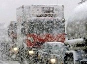 Между Одессой и Киевом - 30-километровая пробка: сеть шокировало видео заваленной снегом трассы