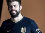 Никаких традиционных цветов: Барселона представила новую форму (Фото, Видео)