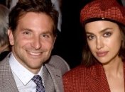 Платье-плащ и берет от Versace: Ирина Шейк пришла к возлюбленному на церемонию