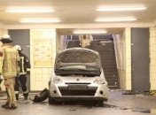 В Берлине водитель случайно скатился в подземку