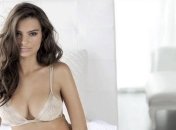 Эмили Ратаковски поразила Cеть фотосессией в белье