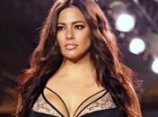 Модель с пышными формами приняла участие в Неделе моды в Нью-Йорке