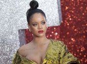Рианна "тряхнула стариной" и прошлась по подиуму, представив новую коллекцию Savage X Fenty