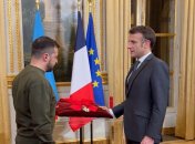 Зеленский получил награду от Макрона