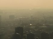 Забруднене повітря робить людей більш вразливими до коронавірусу