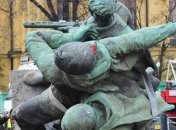 Россия пытается обвинить Польшу в развязывании "войны памятников"