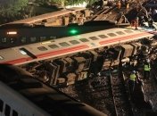На Тайване число погибших при сходе поезда с рельсов возросло