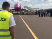 Как задерживали "минеров" самолета в Киеве (Видео)