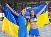 На цьому фото Ірина Геращенко – ліворуч, Ярослава Магучих – праворуч