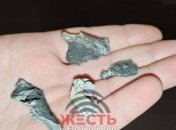 Люди знаходять уламки біля своїх будинків