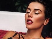 Анна Седокова показала новый клип на песню "Ни слова о нем" (Видео)