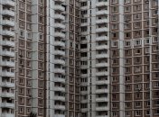 Пролетела почти 40 метров: девочка-подросток выжила после падения с многоэтажки (видео) 