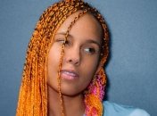 Алиша Киз снялась в ярком образе для глянца