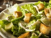 Этот салат не только вкусный, но и сытный (изображение создано с помощью ИИ)