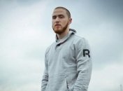 Майк Познер удерживает лидерство в британском чарте синглов