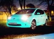 Nissan Leaf светится в темноте (Видео)