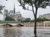 В столице Франции началось наводнение, ожидают подтоплений