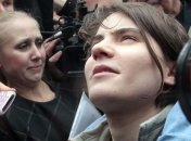 Участницу Pussy Riot допросили по делу спиленного креста в Москве